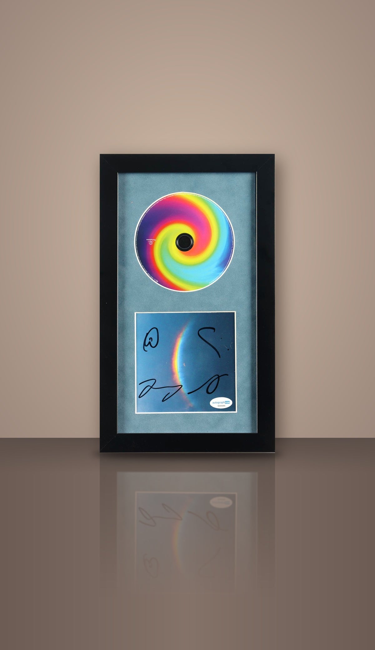 CD y Portada Autografiados por Coldplay. Enmarcado. Certificado Autograph COA (ACOA)