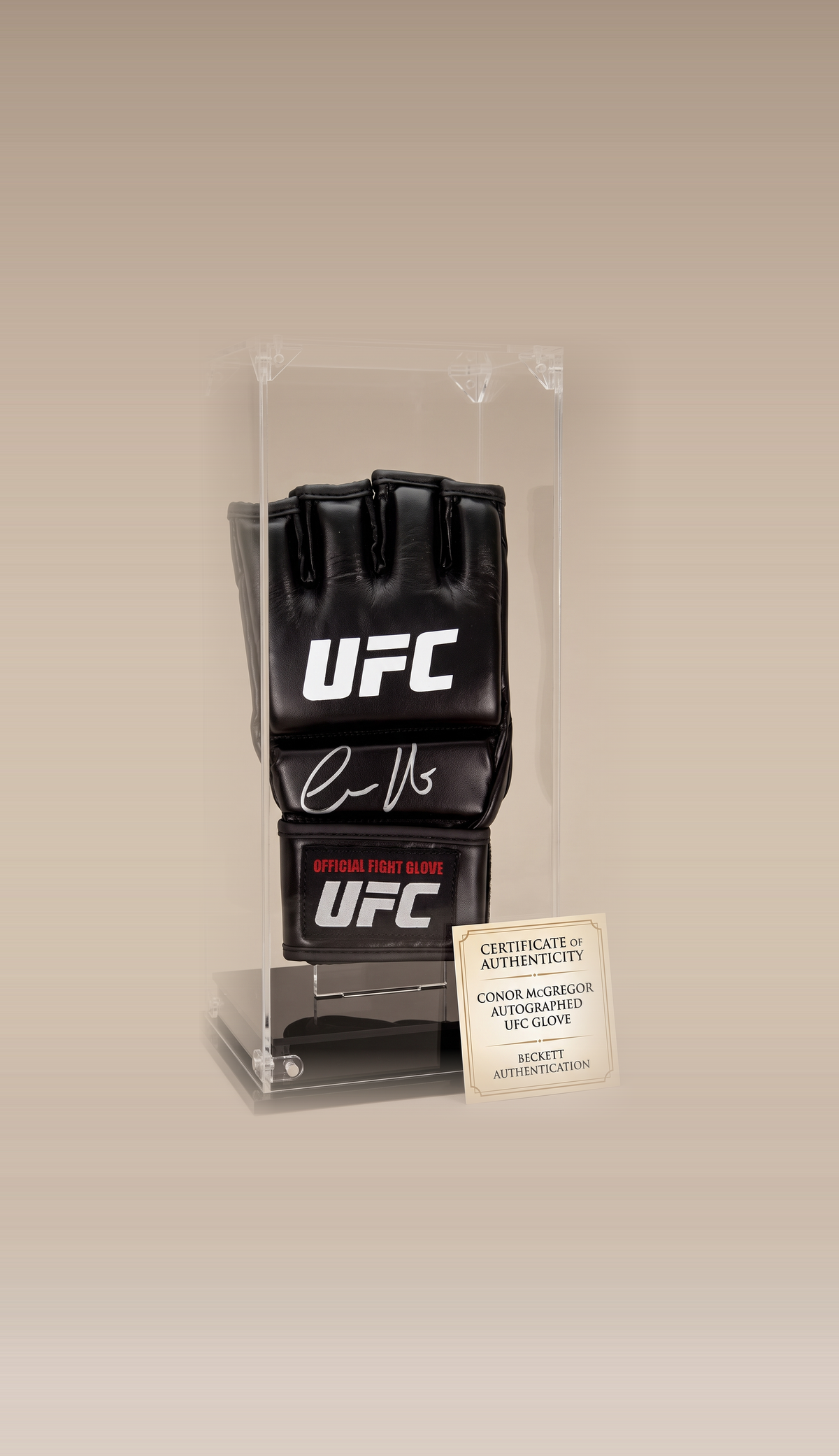 Guante Oficial UFC Autografiado por Conor McGregor. Certificado Beckett