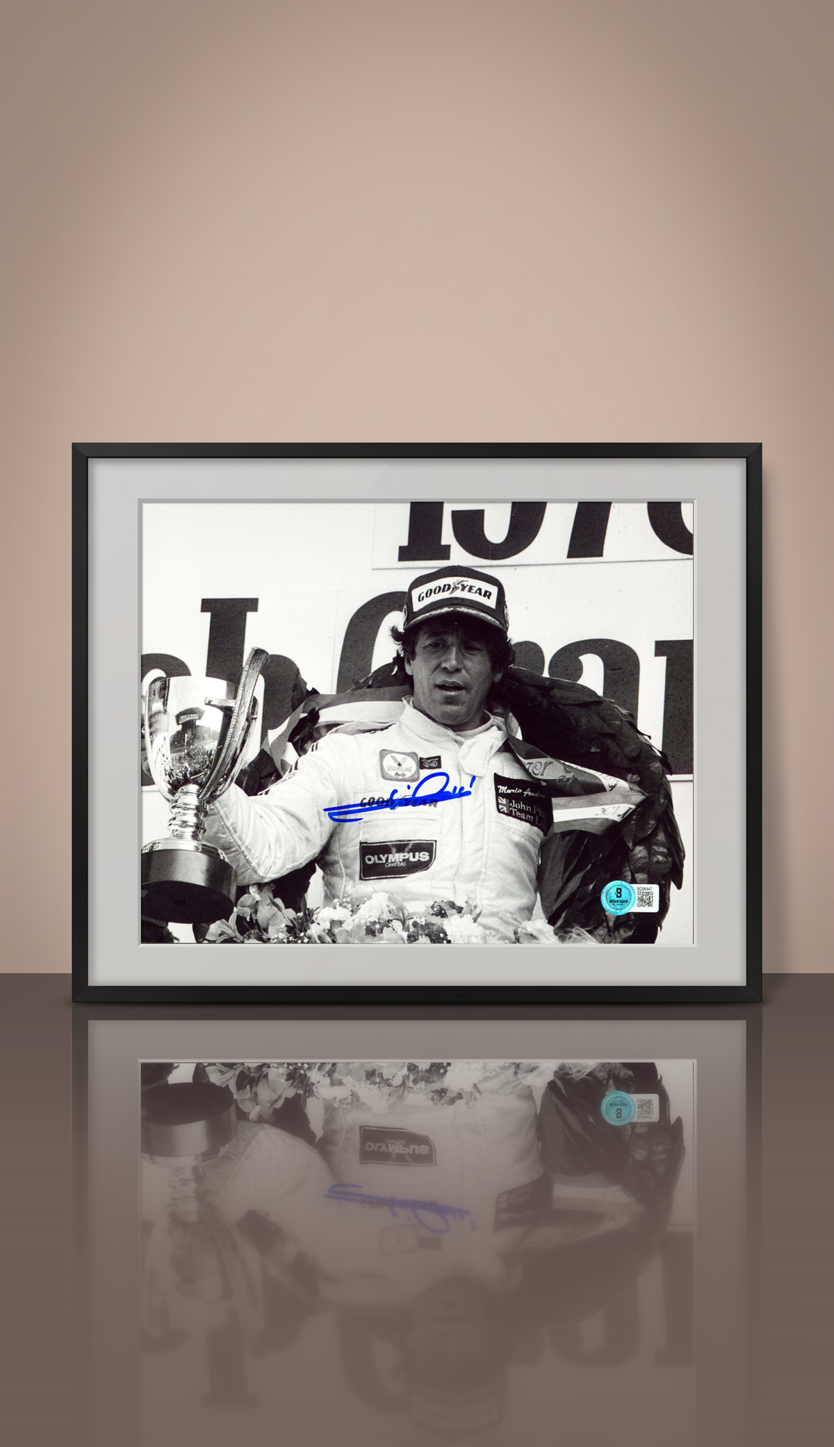 Fotografía 20x25 cm Autografiada por Mario Andretti. Enmarcada. Certificado Beckett