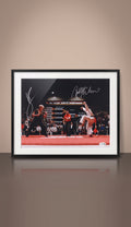 Fotografía Autografiada. Ralph Macchio & William Zabka. The Karate Kid. Escena de la Patada de la Grulla. Certificado JSA