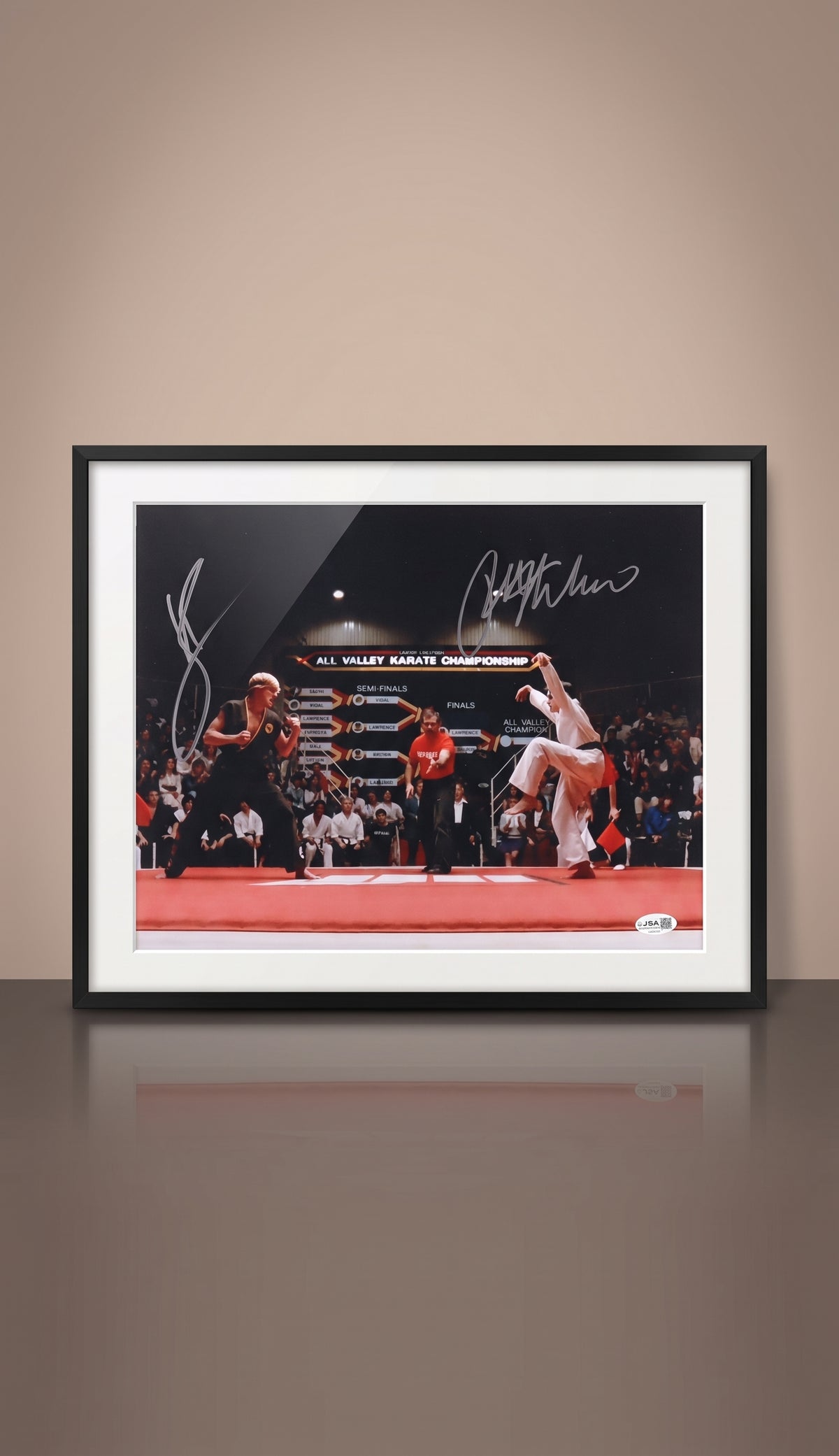Fotografía Autografiada. Ralph Macchio & William Zabka. The Karate Kid. Escena de la Patada de la Grulla. Certificado JSA