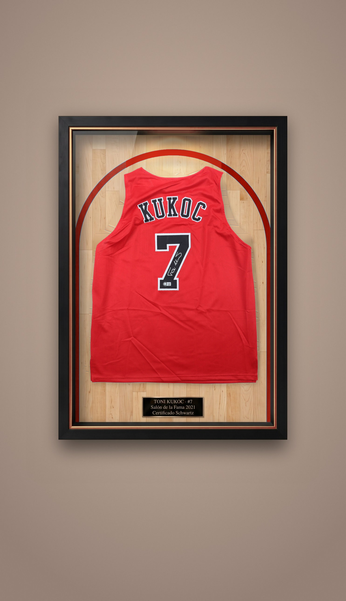 Jersey Autografiado por Toni Kukoc. Chicago Bulls. Certificado Schwartz