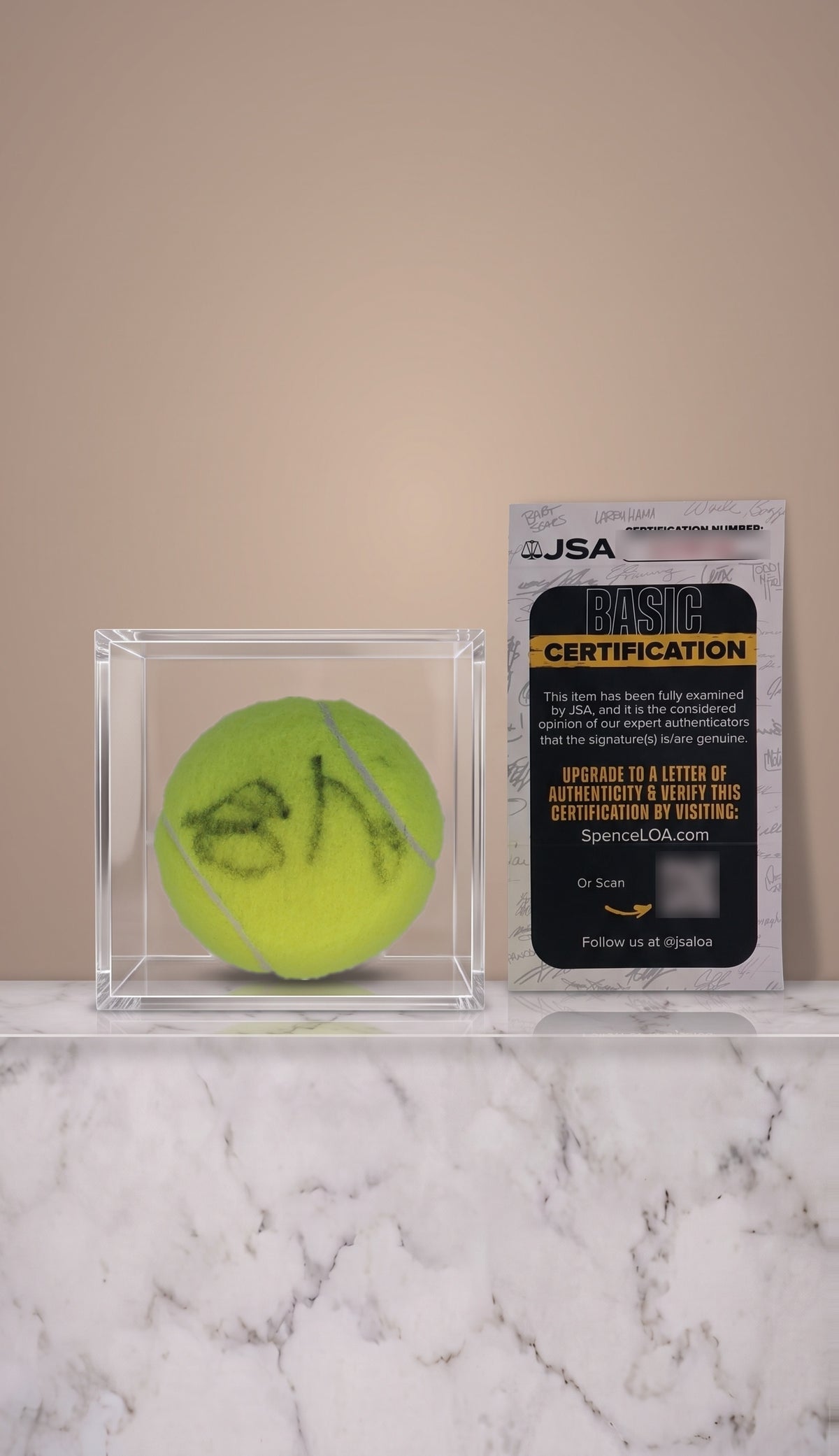 Pelota de Tenis Autografiada por Alexander Zverev, Campeón US Open 2026. Vitrina de Exhibición. Certificado JSA