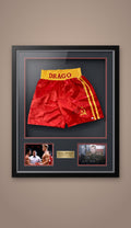 Short de Boxeo Autografiado por Dolph Lundgren (Ivan Drago). Rocky IV. Enmarcado Shadow Box. Certificado JSA