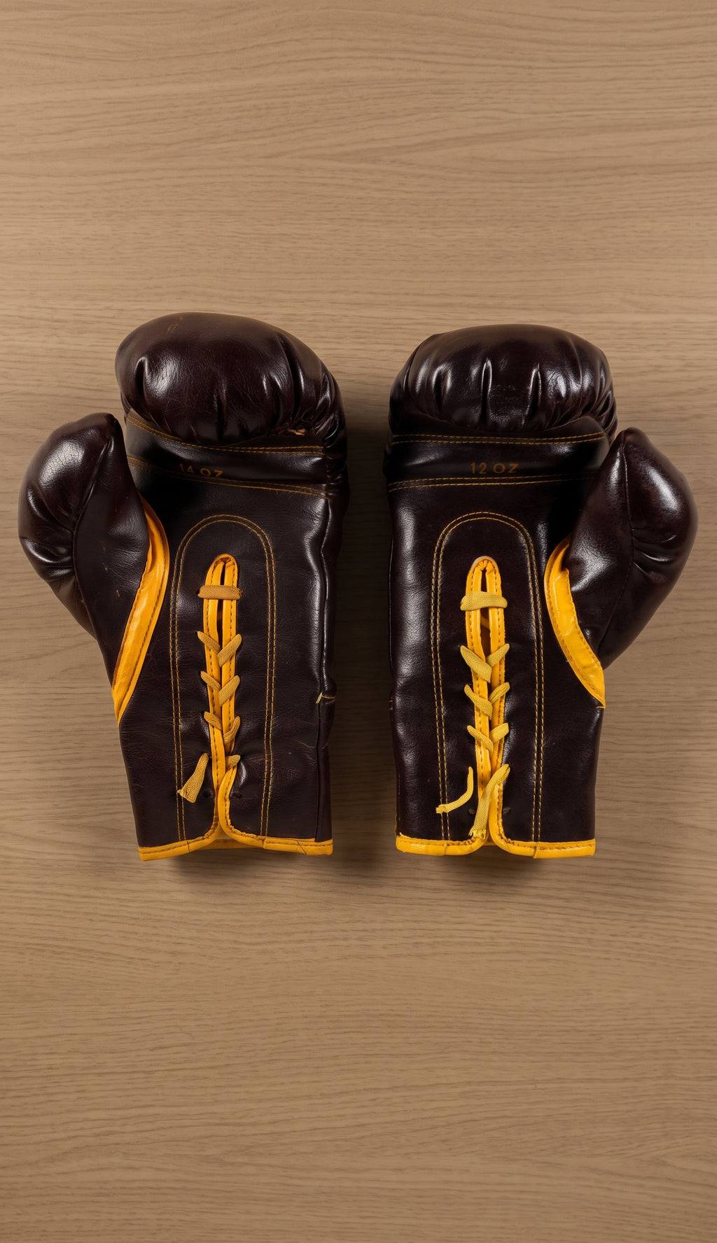 Guantes de Boxeo Everlast Vintage Autografiados por Mike Tyson. Par Completo con Caja Original