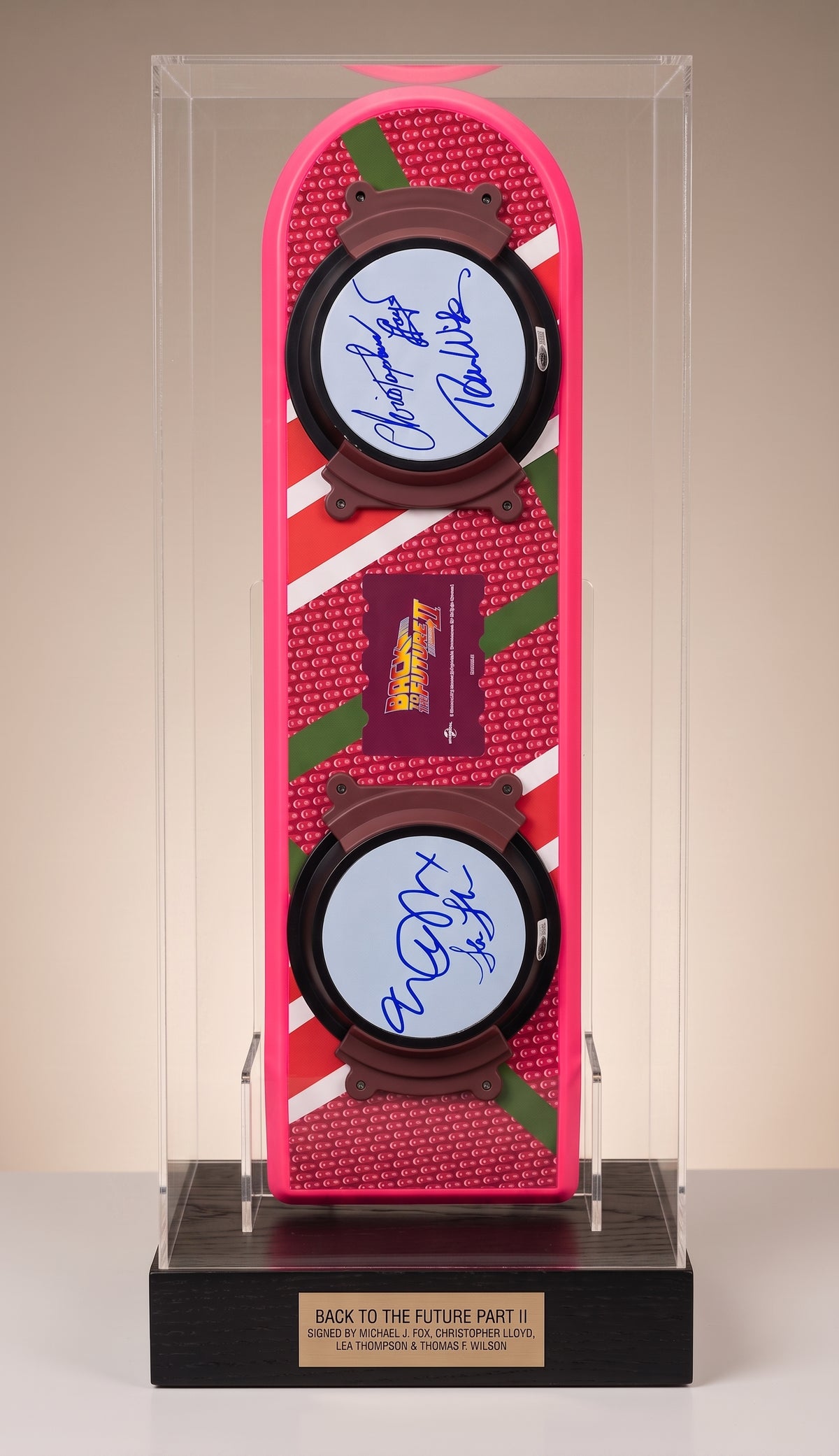 Hoverboard Autografiada po Michael J. Fox, Cristopher lloyd, Lea Thompson y Thomas F. Wilson. Volver al Futuro II. Beckett Witness