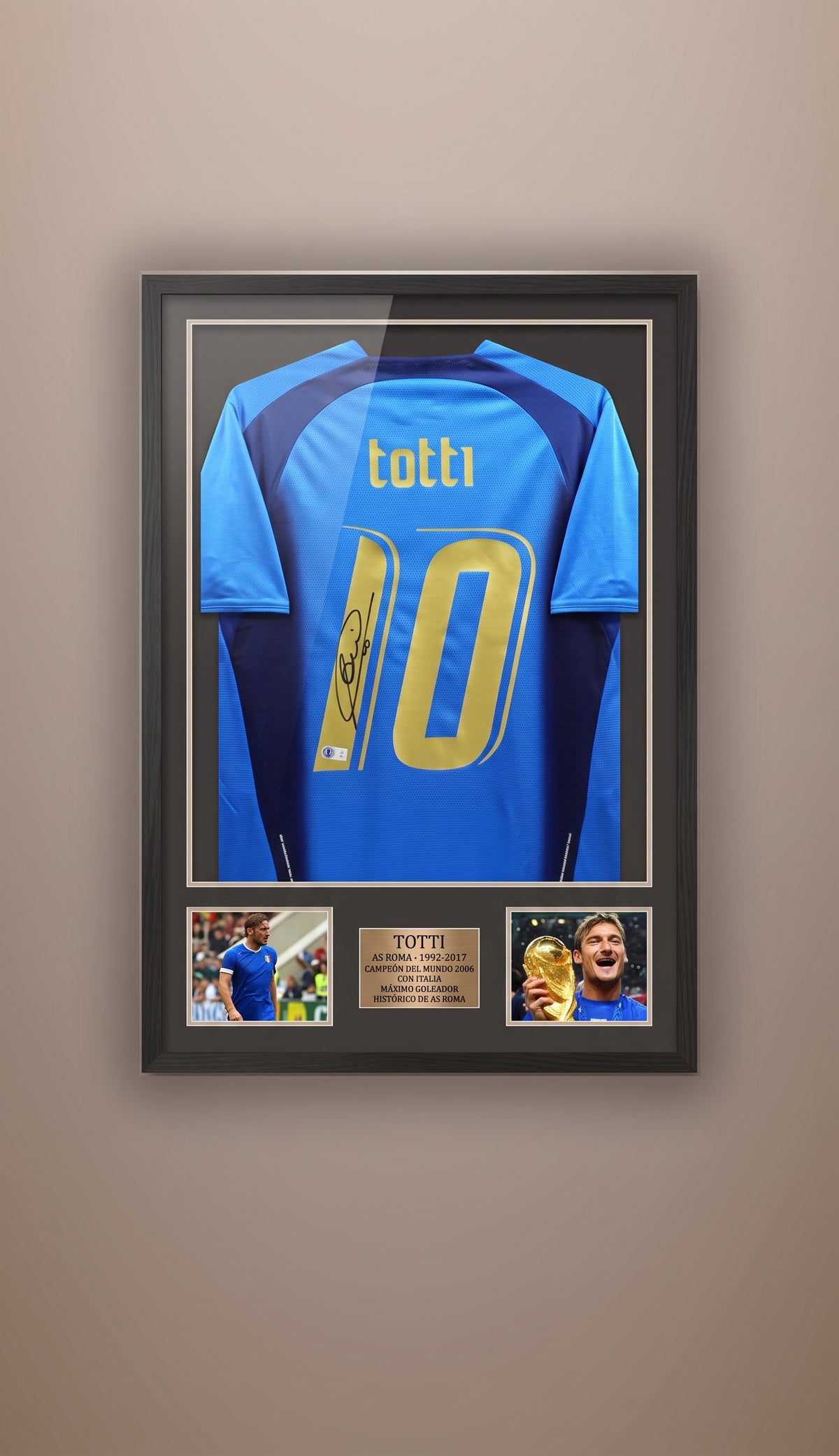 Jersey de Italia Autografiado por Francesco Totti. Enmarcado Premium. Certificado Beckett