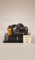 Guantes de Boxeo Everlast Vintage Autografiados por Mike Tyson. Par Completo con Caja Original