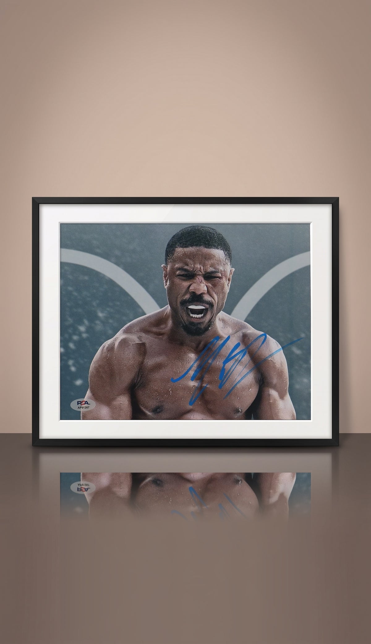 Fotografía Autografiada por Michael B. Jordan (Adonis Creed). Enmarcada. Certificado PSA