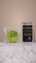 Pelota de Tenis Oficial US Open Autografiada por Mirra Andreeva. Vitrina Incluida. Certificado JSA