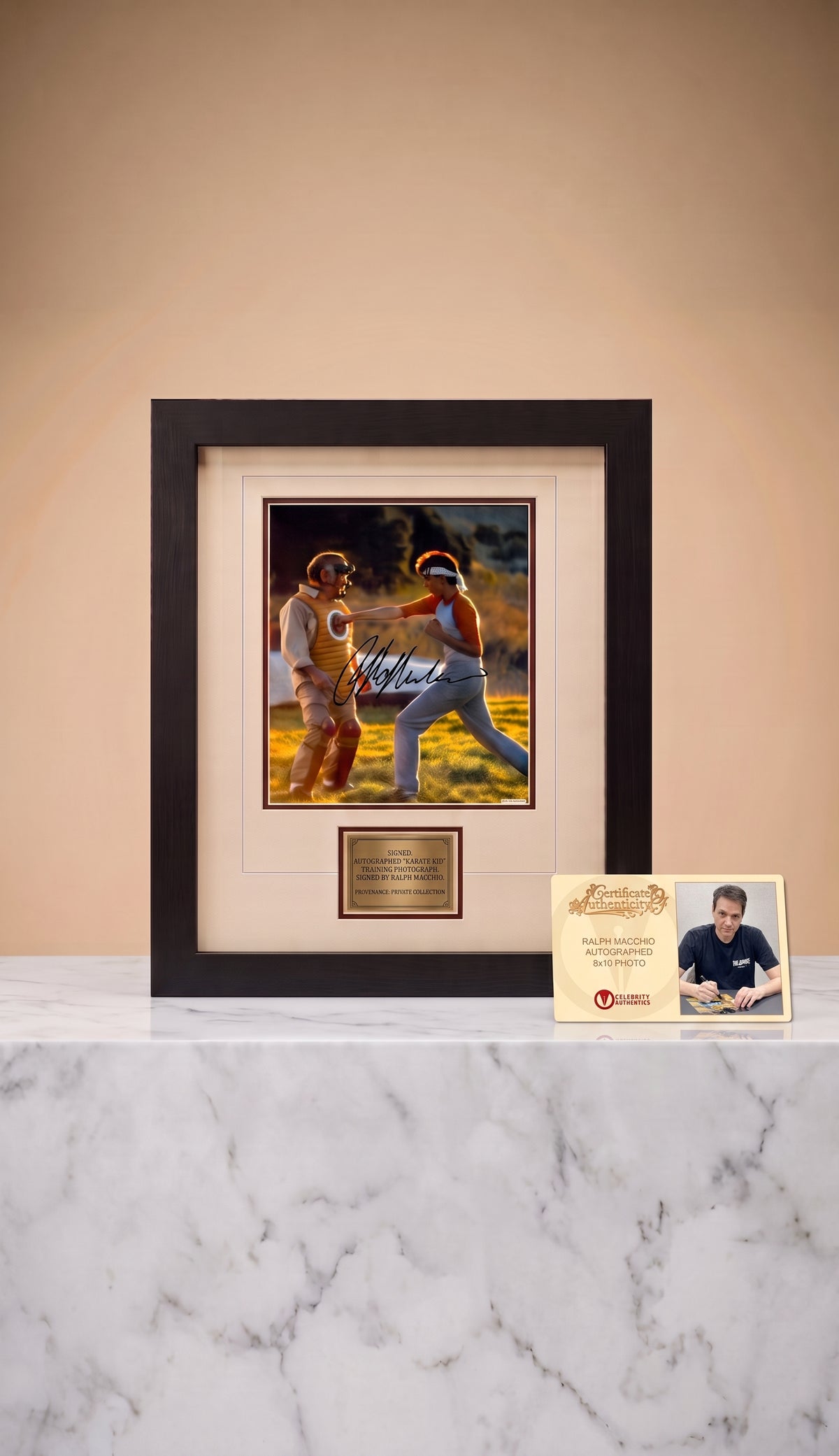 Fotografía Autografiada de Ralph Macchio "Karate Kid" (1984) Pieza de Colección